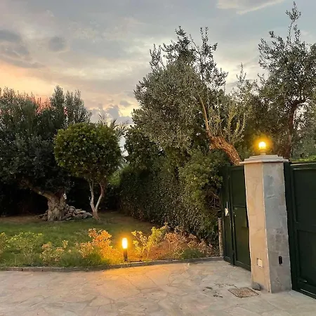 Plepi's Seaside Villa *